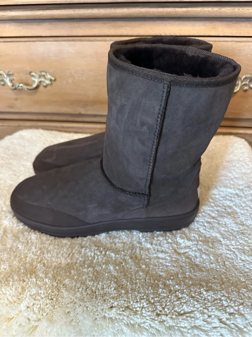 New UGG Men’s Sheepskin Boot #5220 Made in New Zealand US 10 - Picture 2 of 6